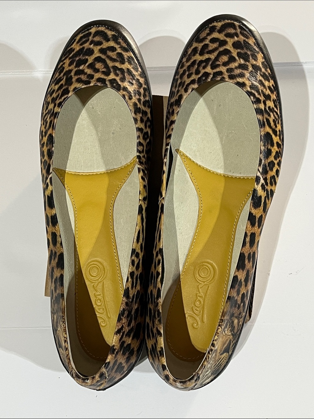 Vintage Icon Wearable Art Leopard Print Women's Leather Ballet Flats, Sz 10
